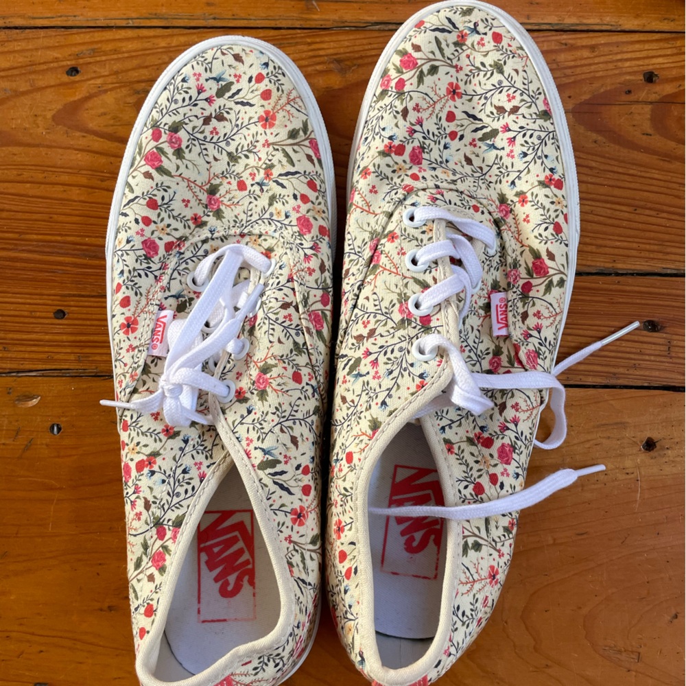 Vans Floral Lace Up Sneakers / 11.5